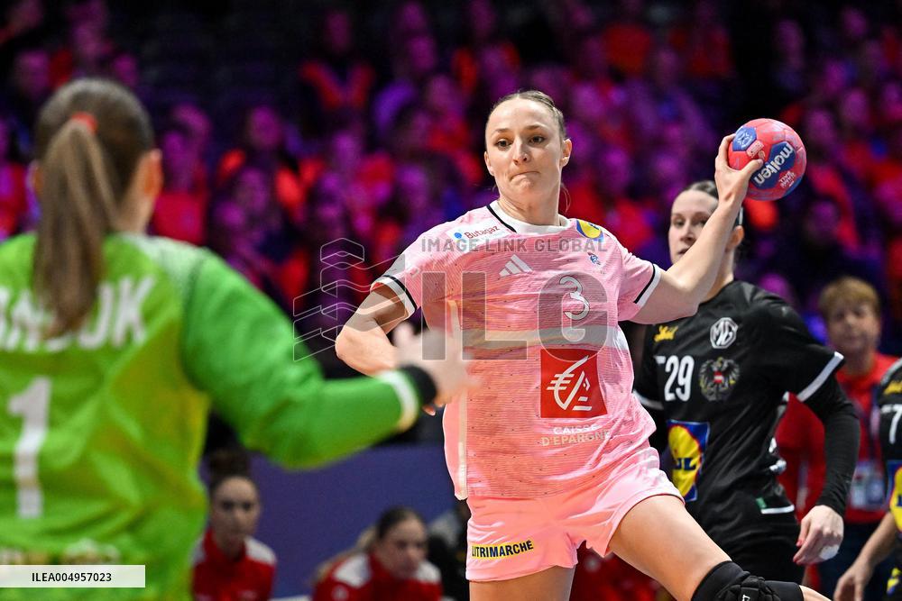 IHF Women's Handball World Championship - France v Austria