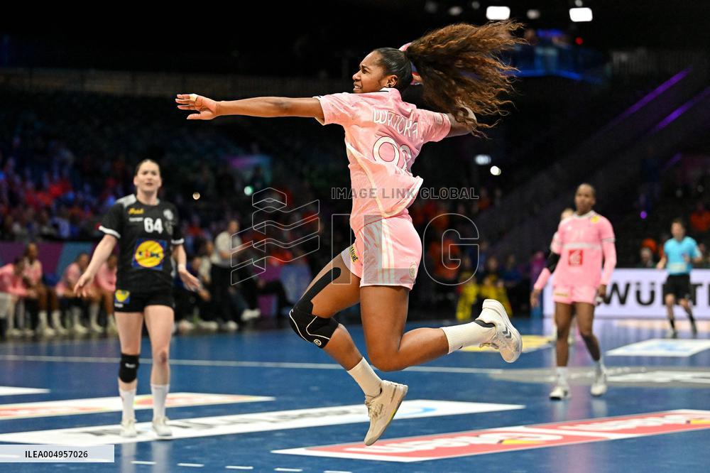 IHF Women's Handball World Championship - France v Austria
