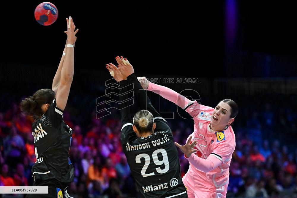 IHF Women's Handball World Championship - France v Austria