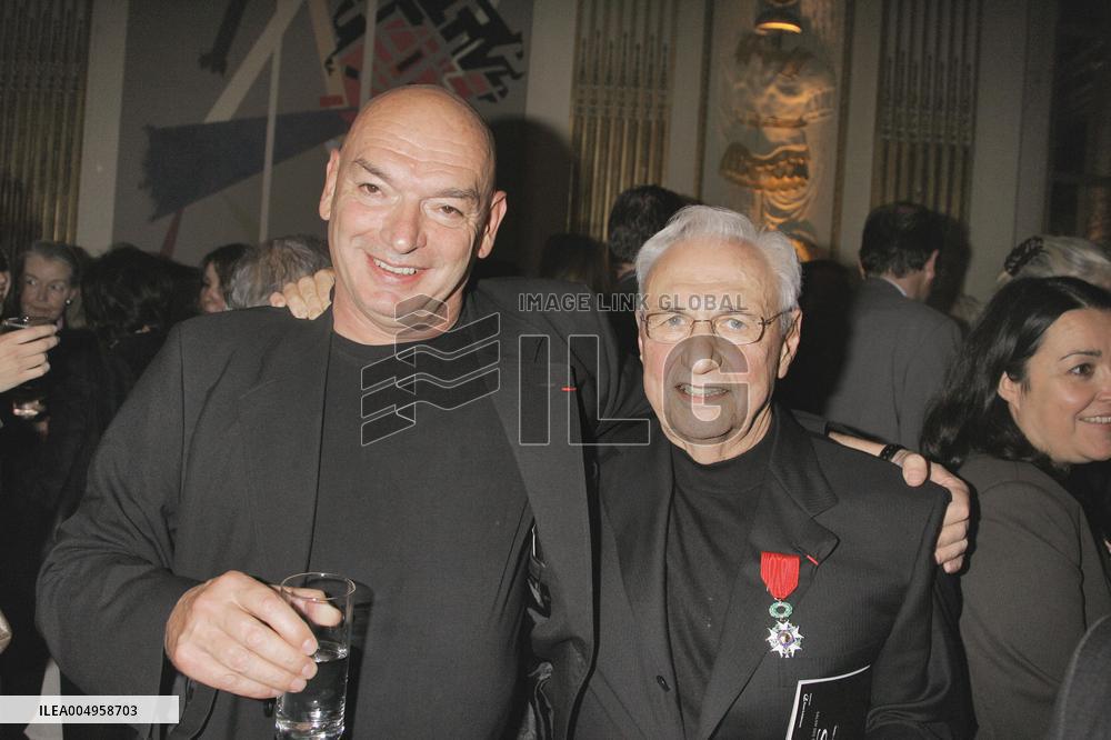 Frank Gehry knighted with the French Legion of Honor - Paris