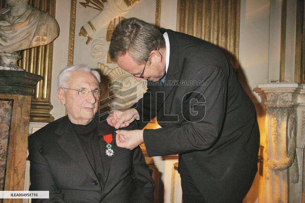Frank Gehry knighted with the French Legion of Honor - Paris