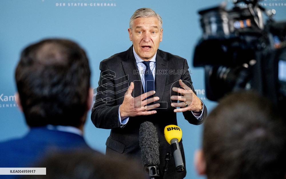 Informateur Sybrand Buma Continues To Speak With Party Leaders - The Hague