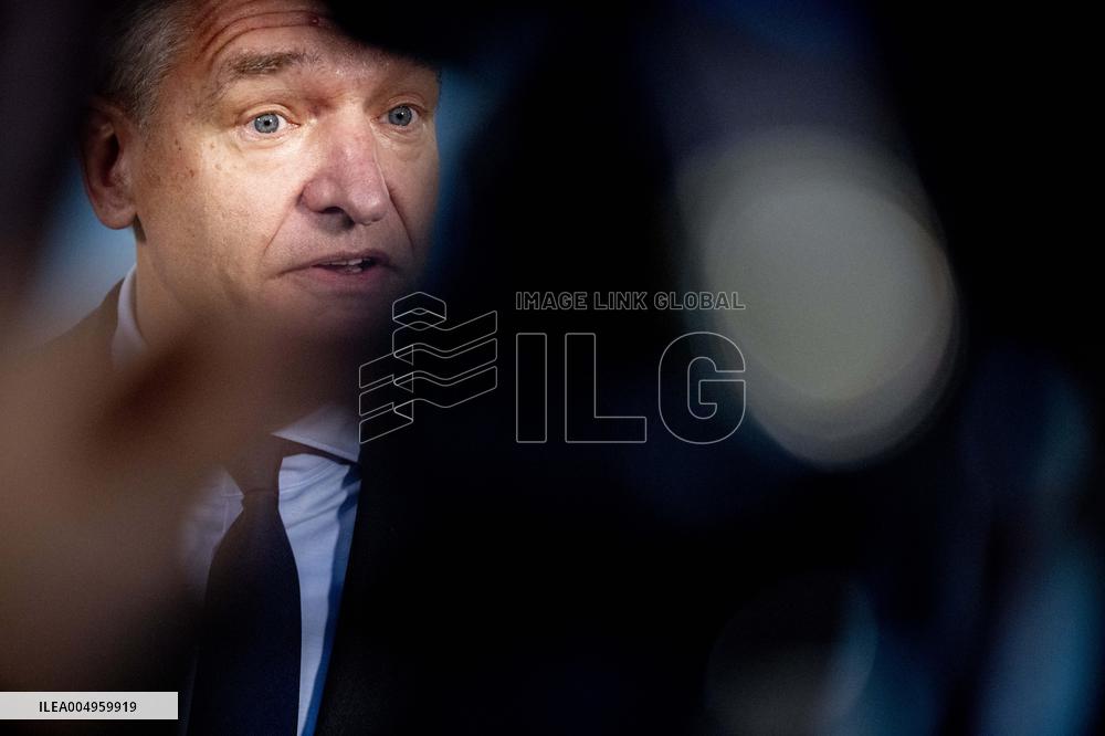 Informateur Sybrand Buma Continues To Speak With Party Leaders - The Hague