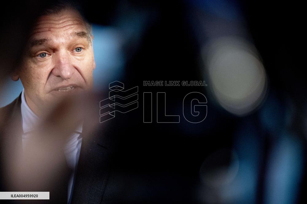 Informateur Sybrand Buma Continues To Speak With Party Leaders - The Hague