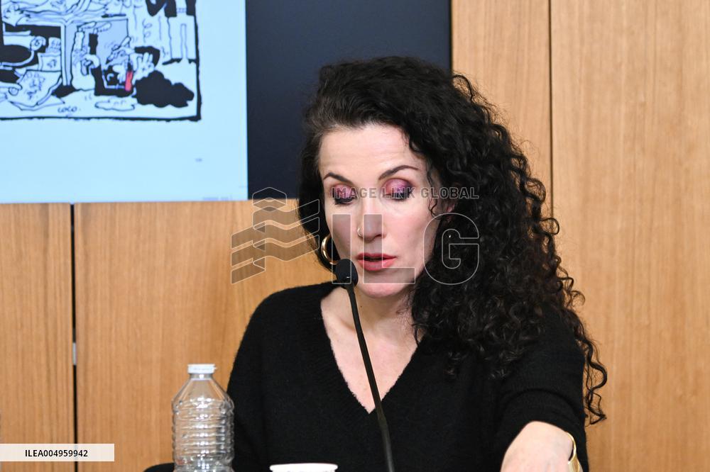 The illustrator Coco Signs Her New Book - Paris