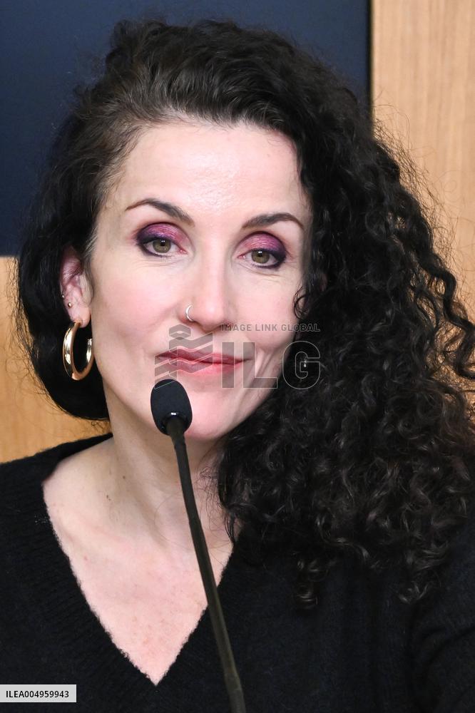 The illustrator Coco Signs Her New Book - Paris