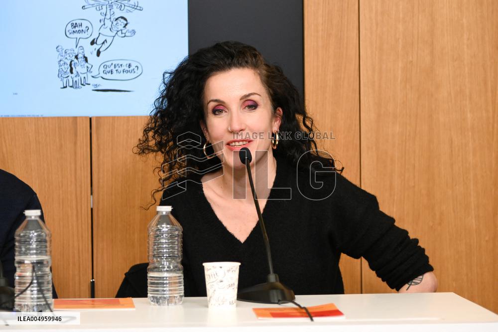 The illustrator Coco Signs Her New Book - Paris