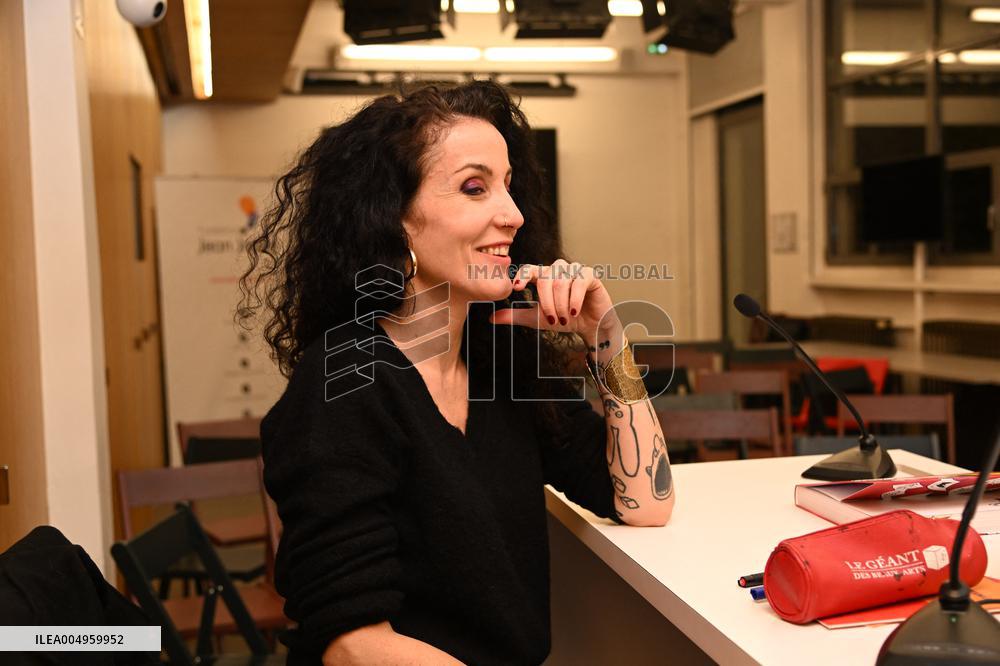 The illustrator Coco Signs Her New Book - Paris