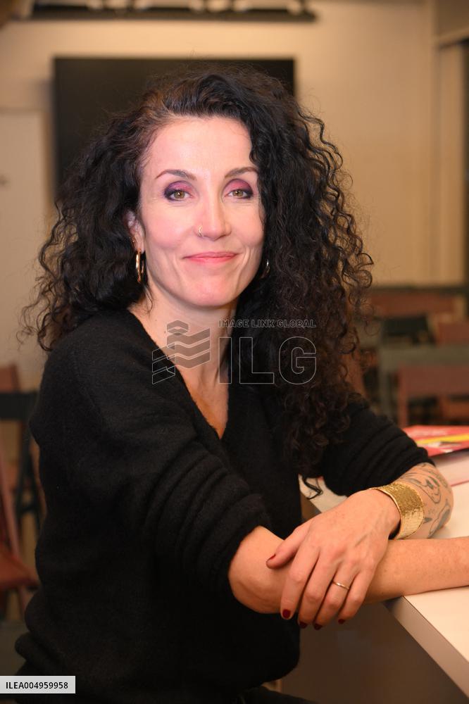 The illustrator Coco Signs Her New Book - Paris