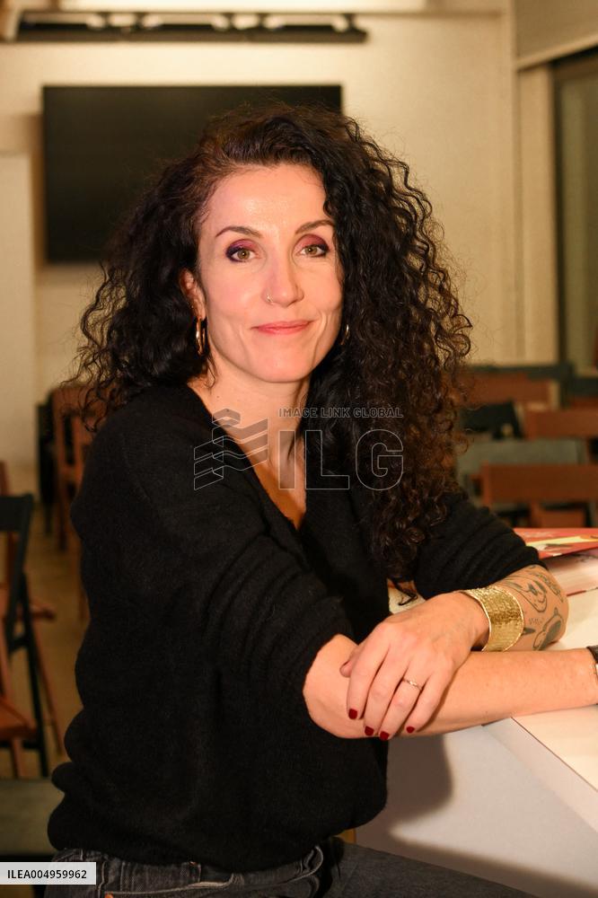 The illustrator Coco Signs Her New Book - Paris