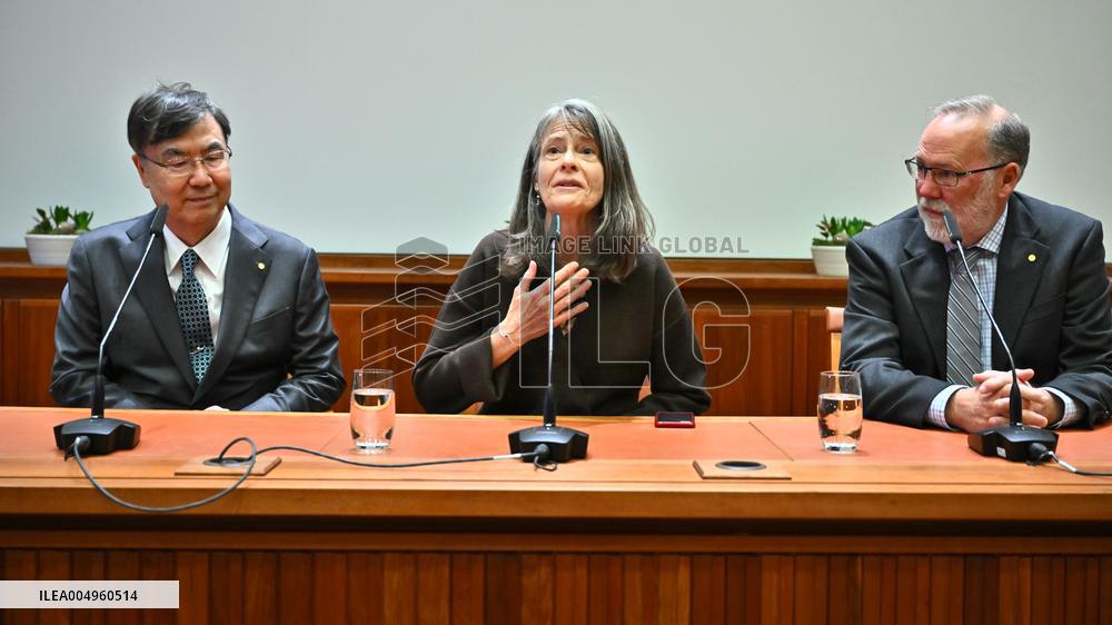 PRESS CONFERENCE WITH THE NOBEL PRIZE LAUREATES IN PHYSIOLOGY OR MEDICINE