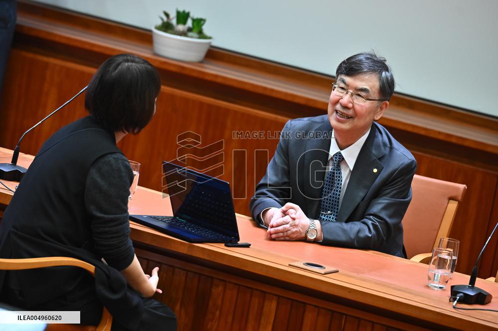 PRESS CONFERENCE WITH THE NOBEL PRIZE LAUREATES IN PHYSIOLOGY OR MEDICINE
