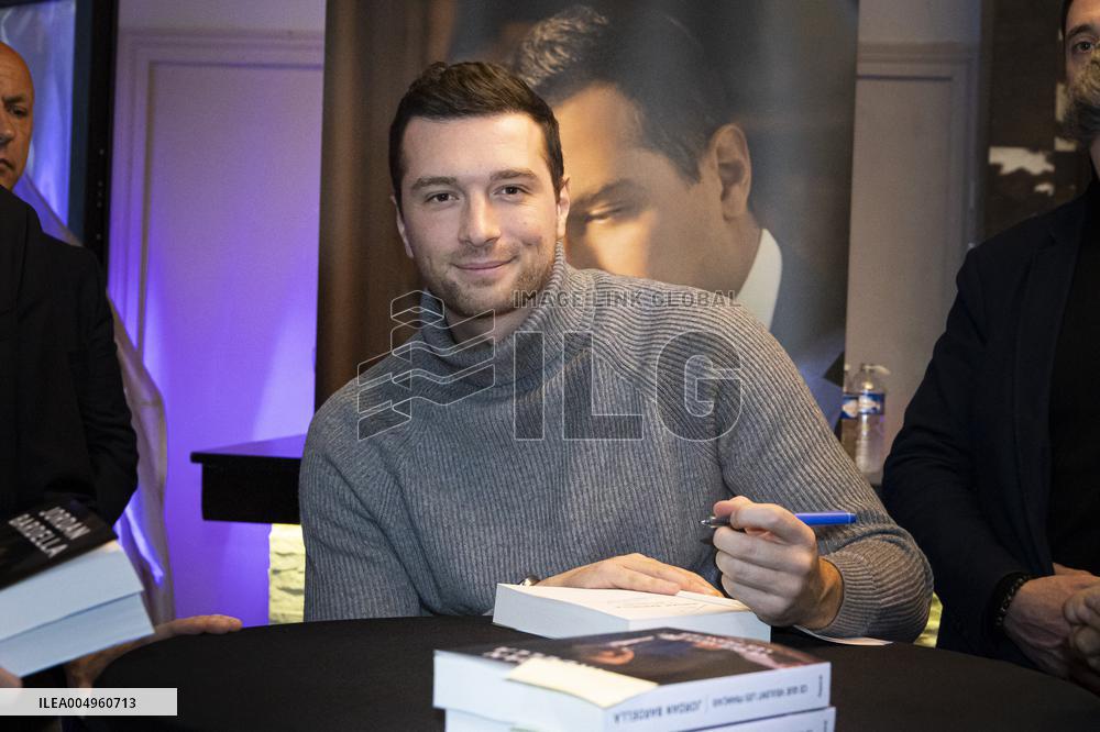 Jordan Bardella Book Signing - Escaudœuvres