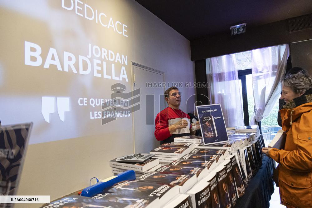Jordan Bardella Book Signing - Escaudœuvres