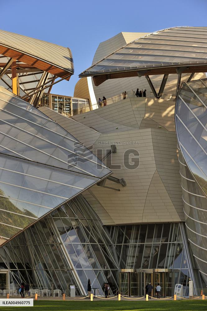 FRANCE, PARIS (75) BOIS DE BOULOGNE, LOUIS VUITTON FOUNDATION, BY THE ARCHITECT FRANK GEHRY