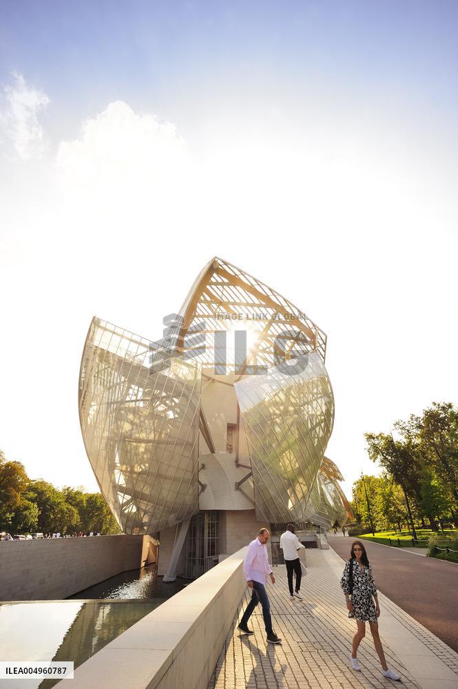FRANCE, PARIS (75) 16TH DISTRICT, FONDATION LOUIS VUITTON, BY THE ARCHITECT FRANK GERHY IN 2014, LOCATED IN BOIS DE BOULGNE AND