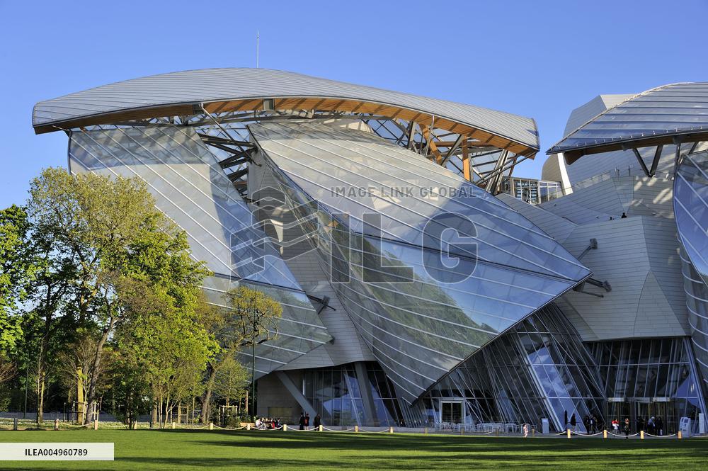 FRANCE, PARIS (75) BOIS DE BOULOGNE, LOUIS VUITTON FOUNDATION, BY THE ARCHITECT FRANK GEHRY