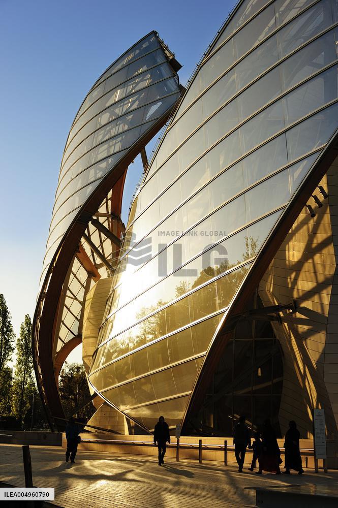 FRANCE, PARIS (75) BOIS DE BOULOGNE, LOUIS VUITTON FOUNDATION, BY THE ARCHITECT FRANK GEHRY