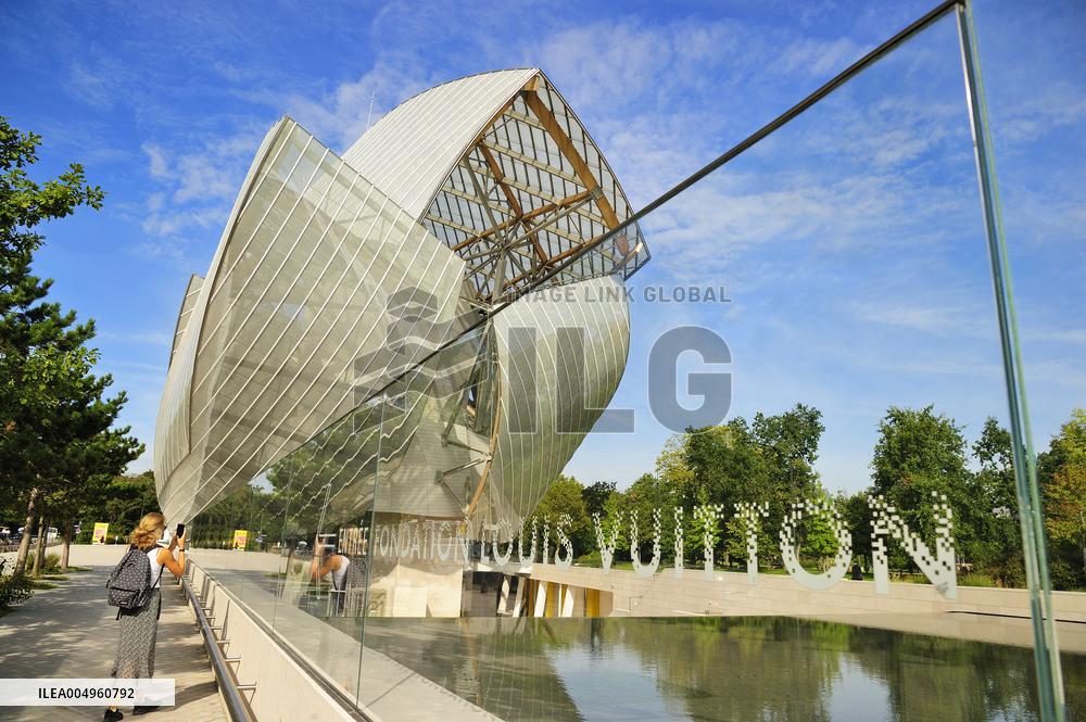 FRANCE, PARIS (75) 16TH DISTRICT, FONDATION LOUIS VUITTON, BY THE ARCHITECT FRANK GERHY IN 2014, LOCATED IN BOIS DE BOULGNE AND