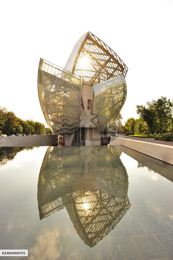 FRANCE, PARIS (75) 16TH DISTRICT, FONDATION LOUIS VUITTON, BY THE ARCHITECT FRANK GERHY IN 2014, LOCATED IN BOIS DE BOULGNE AND