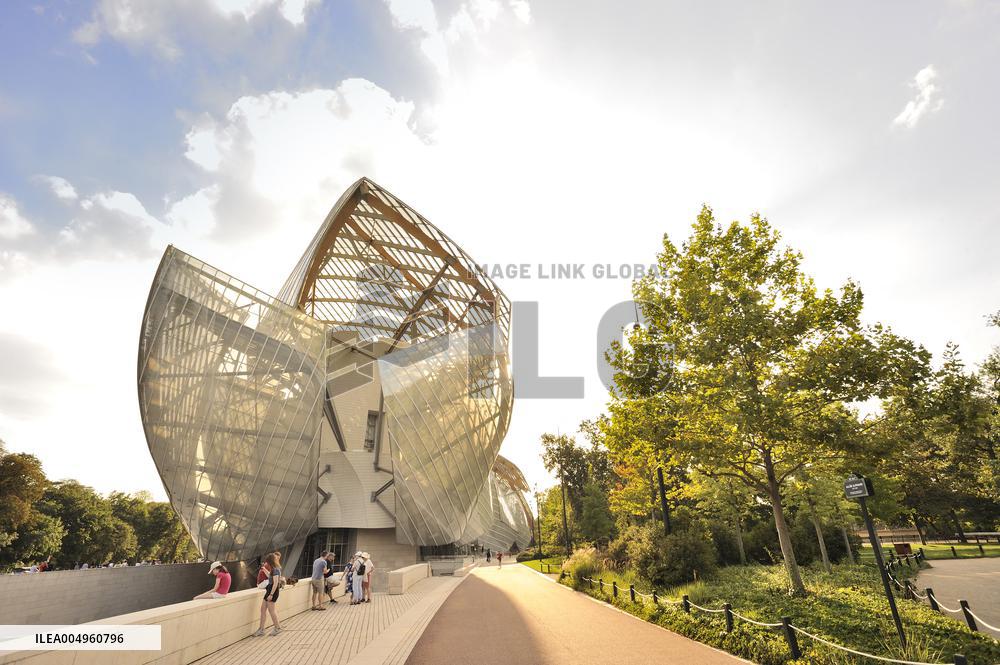FRANCE, PARIS (75) 16TH DISTRICT, FONDATION LOUIS VUITTON, BY THE ARCHITECT FRANK GERHY IN 2014, LOCATED IN BOIS DE BOULGNE AND