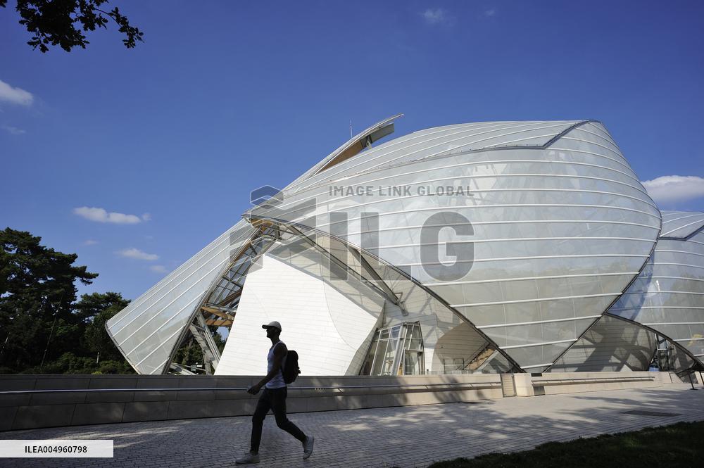 FRANCE, PARIS (75) 16TH DISTRICT, FONDATION LOUIS VUITTON, BY THE ARCHITECT FRANK GERHY IN 2014, LOCATED IN BOIS DE BOULGNE AND
