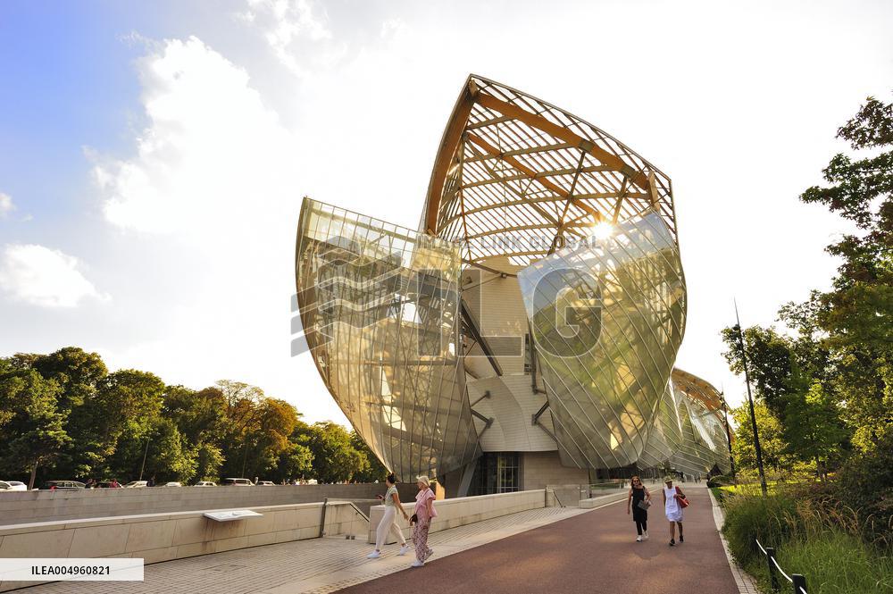 FRANCE, PARIS (75) 16TH DISTRICT, FONDATION LOUIS VUITTON, BY THE ARCHITECT FRANK GERHY IN 2014, LOCATED IN BOIS DE BOULGNE AND