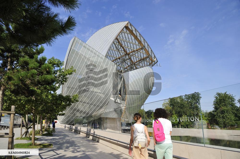 FRANCE, PARIS (75) 16TH DISTRICT, FONDATION LOUIS VUITTON, BY THE ARCHITECT FRANK GERHY IN 2014, LOCATED IN BOIS DE BOULGNE AND