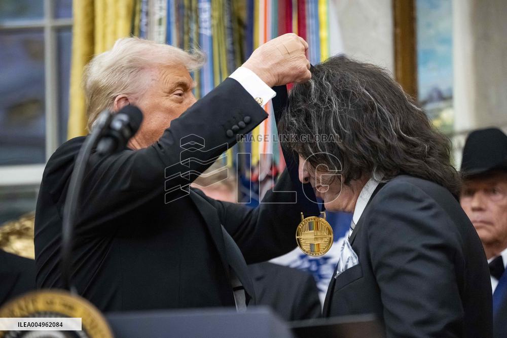 President Donald Trump Awards 2025 Kennedy Center Honorees With Medallions