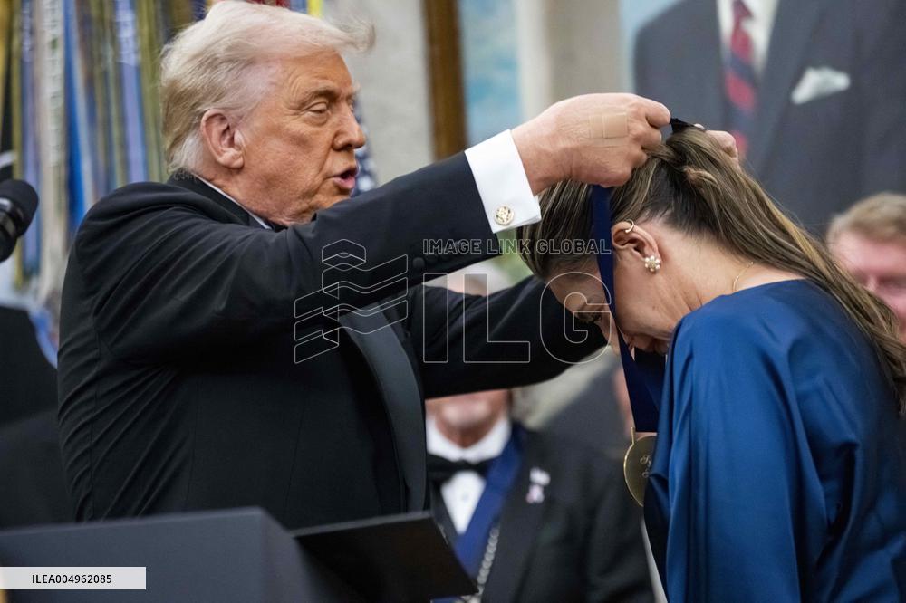 President Donald Trump Awards 2025 Kennedy Center Honorees With Medallions