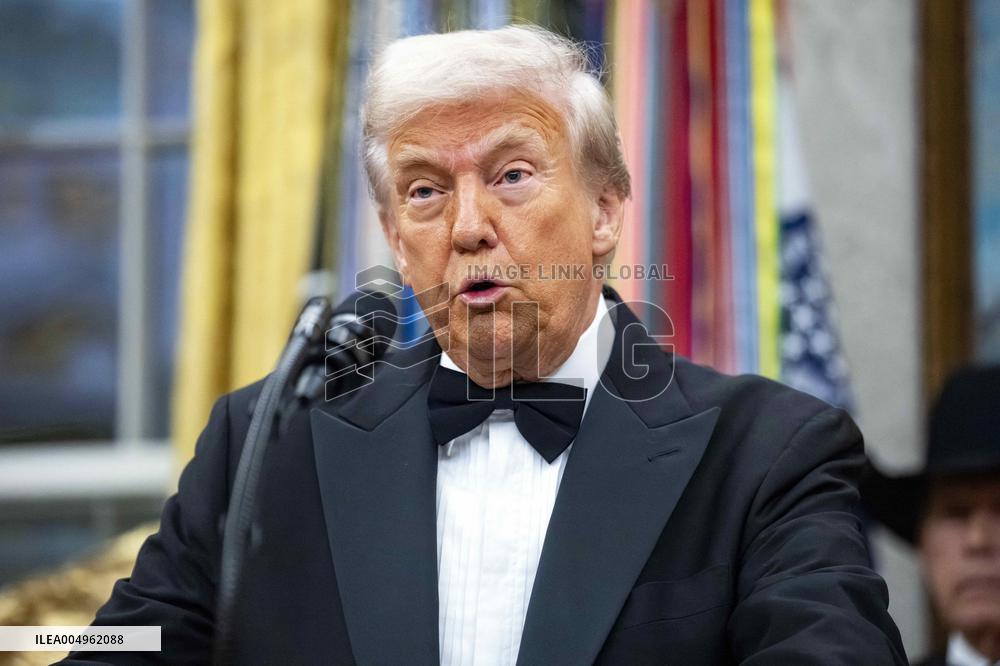 President Donald Trump Awards 2025 Kennedy Center Honorees With Medallions