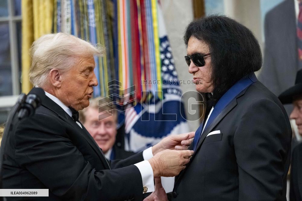 President Donald Trump Awards 2025 Kennedy Center Honorees With Medallions