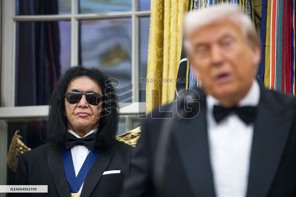 President Donald Trump Awards 2025 Kennedy Center Honorees With Medallions