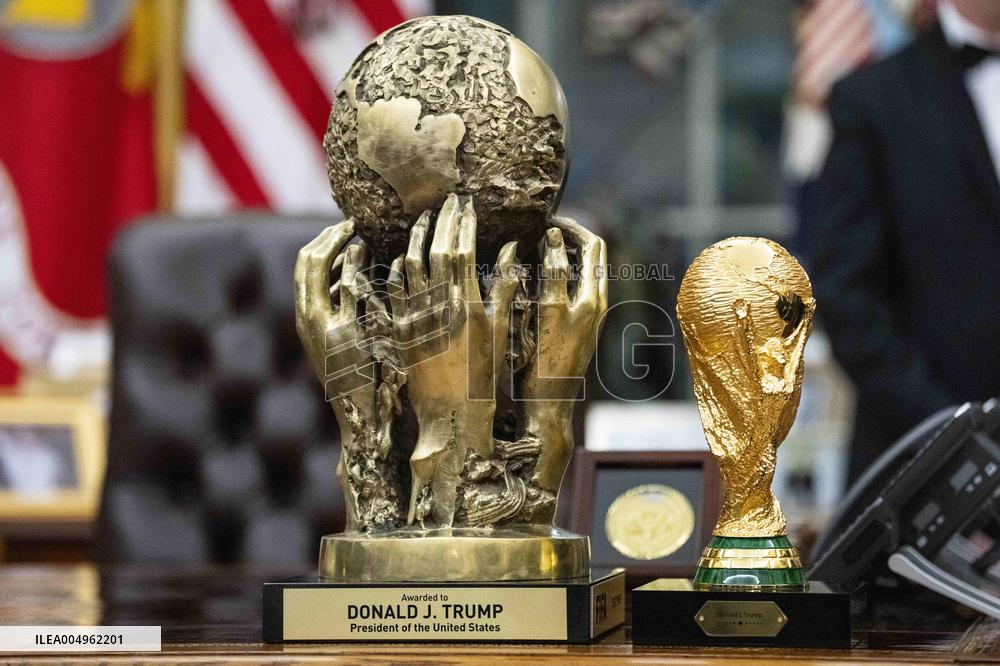 President Donald Trump Awards 2025 Kennedy Center Honorees With Medallions