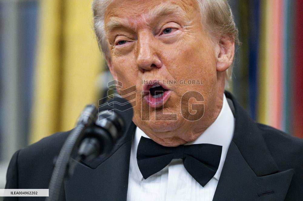 President Donald Trump Awards 2025 Kennedy Center Honorees With Medallions