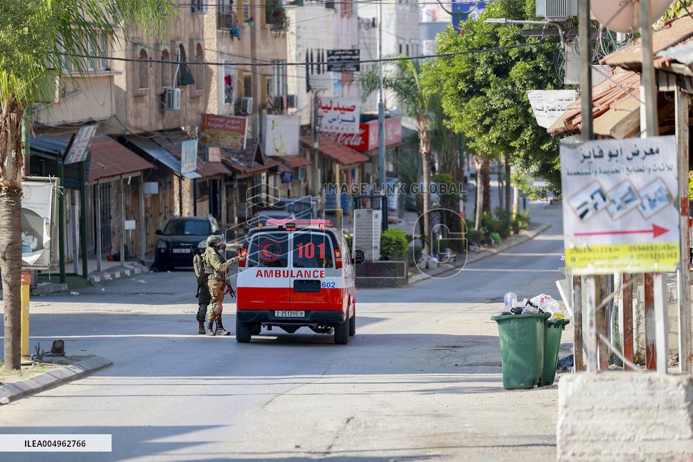 Israeli Forces Detain Qalqilya Palestinian - Palestine
