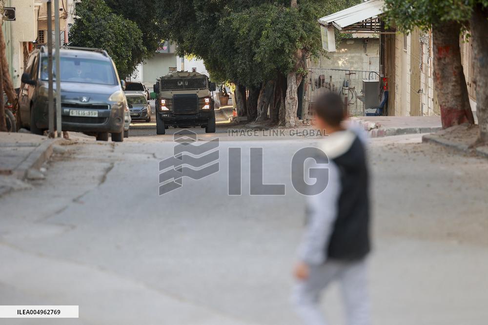 Israeli Forces Detain Qalqilya Palestinian - Palestine