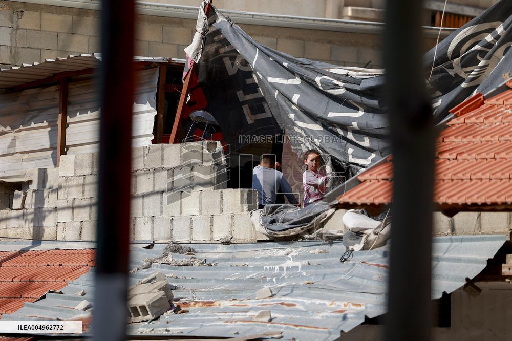 Israeli Forces Detain Qalqilya Palestinian - Palestine