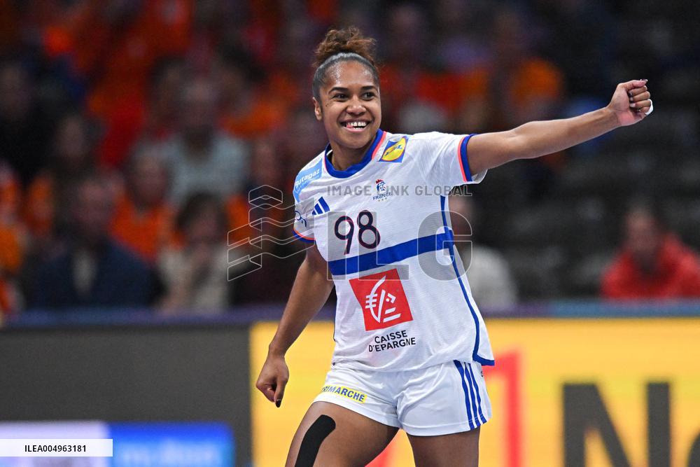 IHF Women's Handball World Championship - Argentina v France