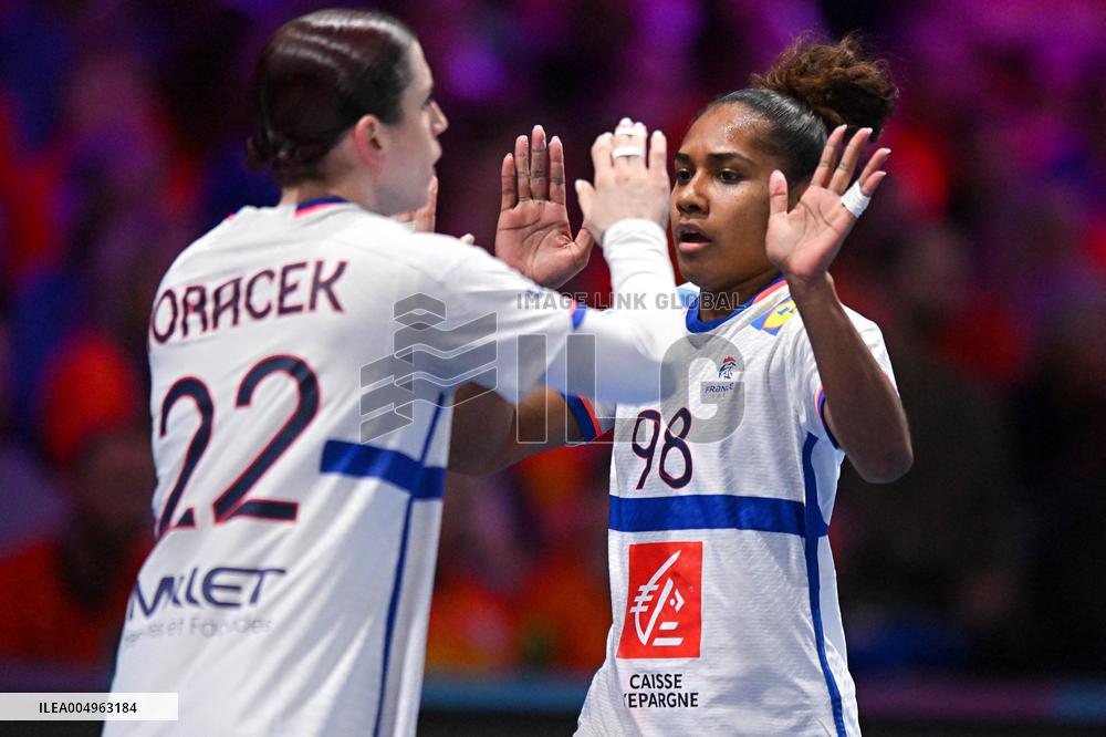 IHF Women's Handball World Championship - Argentina v France