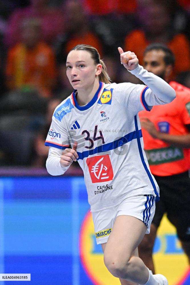 IHF Women's Handball World Championship - Argentina v France