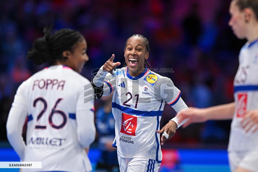 IHF Women's Handball World Championship - Argentina v France
