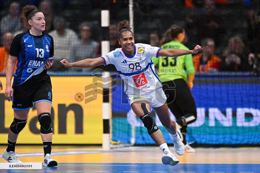 IHF Women's Handball World Championship - Argentina v France