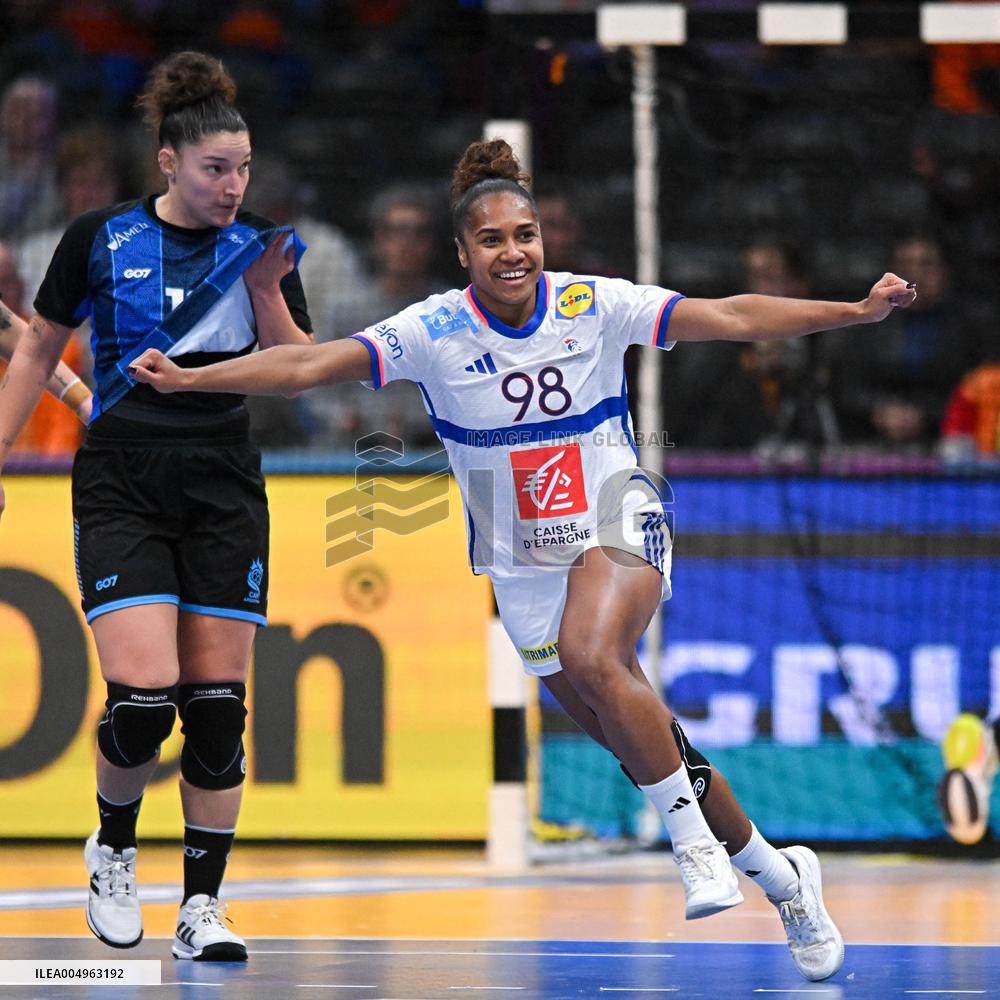 IHF Women's Handball World Championship - Argentina v France