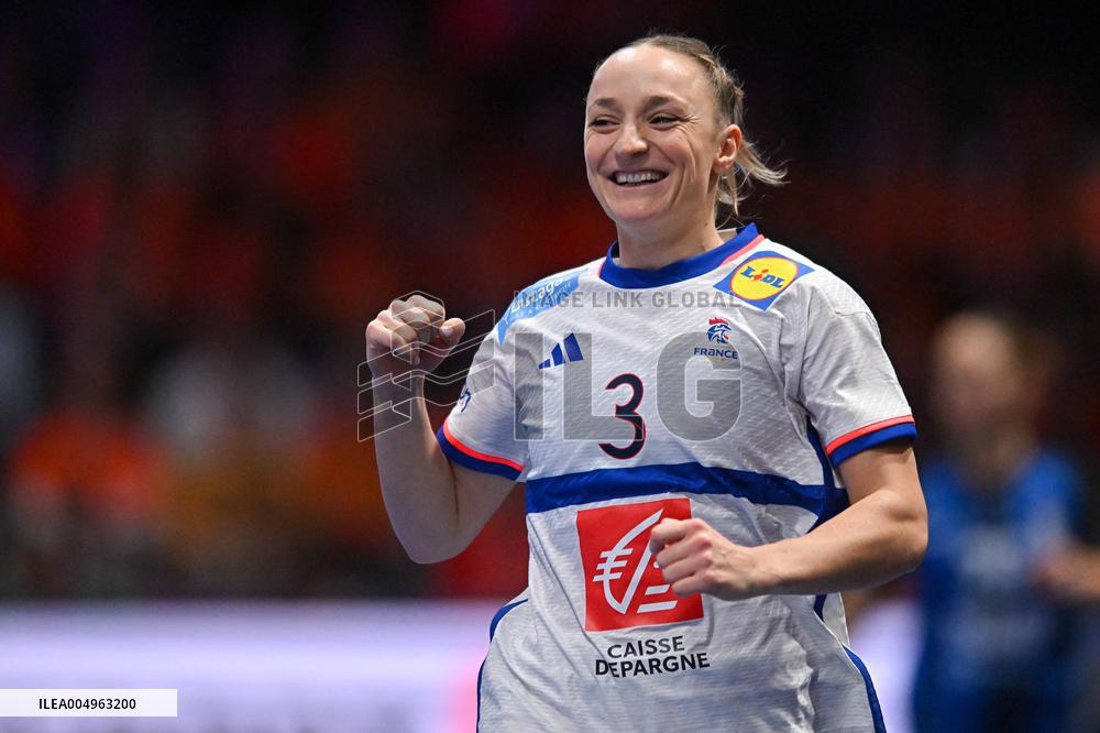 IHF Women's Handball World Championship - Argentina v France