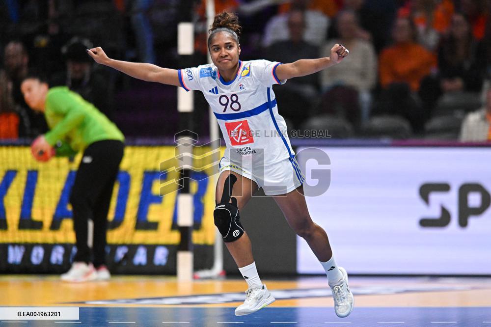 IHF Women's Handball World Championship - Argentina v France