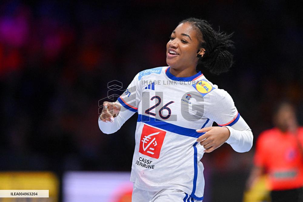 IHF Women's Handball World Championship - Argentina v France