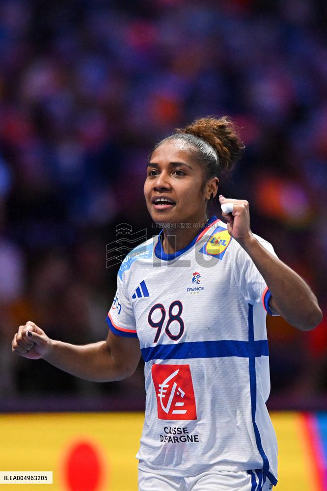 IHF Women's Handball World Championship - Argentina v France