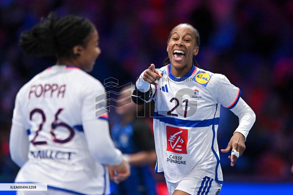 IHF Women's Handball World Championship - Argentina v France