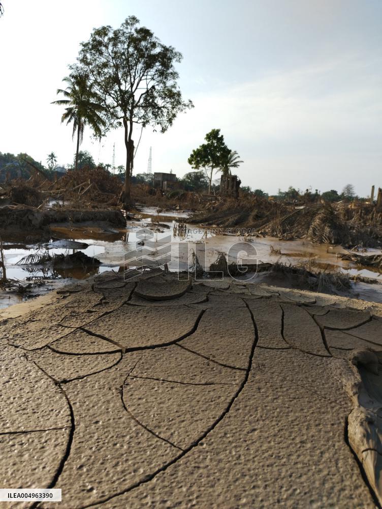 Death Toll From Devastating Floods Passes 900 - Indonesia